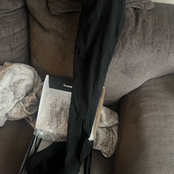 SEVERAL Never worn thigh high heels booties + a purse. 8.5-9 - Picture 2 of 13